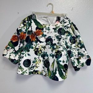 New Cropped Floral Top in the size 2XL